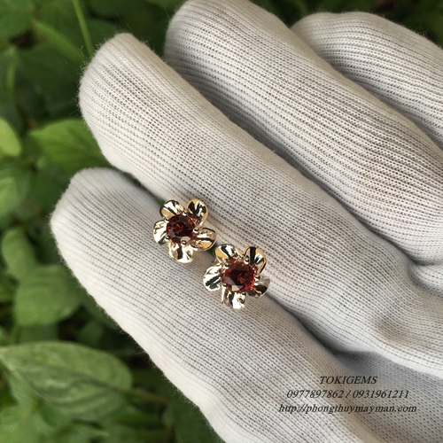 HOA TAI VÀNG 18K ĐÁ CHỦ GARNET